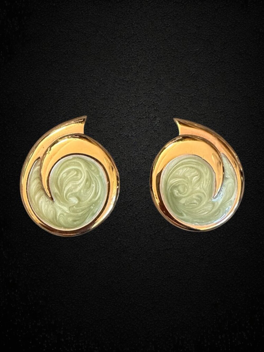 Vintage Monet Gold Tone Green Marbled Lucite Swirl Clip On Earrings Signed